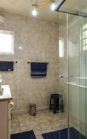 Casa à venda com 250m², 3 quartos e 2 vagasQuarto 1 (suíte)