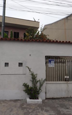 Casa à venda com 177m², 3 quartos e 2 vagasFachada