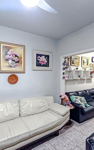 Casa à venda com 200m², 3 quartos e 2 vagasSala
