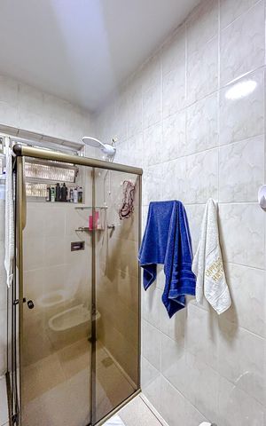 Casa à venda com 200m², 3 quartos e 2 vagasBanheiro