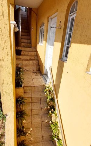 Casa à venda com 170m², 3 quartos e 1 vaga Casa à venda com 170m², 3 quartos e 1 vagaCasa 2 - Área externa