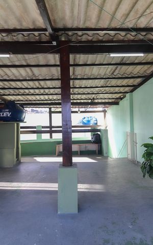 Casa à venda com 300m², 4 quartos e 1 vaga Casa à venda com 300m², 4 quartos e 1 vagaTerraço