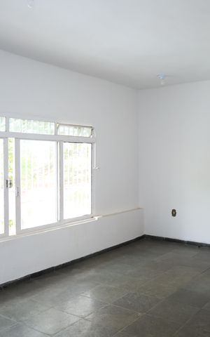 Casa à venda com 140m², 2 quartos e 2 vagasSala 1
