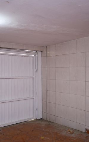 Casa à venda com 140m², 2 quartos e 2 vagasGaragem
