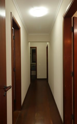 Apartamento à venda com 158m², 4 quartos e 2 vagasCorredor
