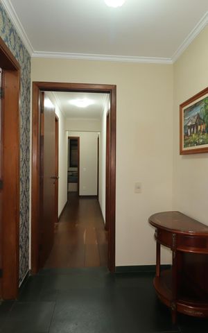 Apartamento à venda com 158m², 4 quartos e 2 vagasCorredor