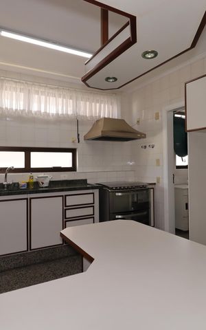 Apartamento à venda com 158m², 4 quartos e 2 vagasCozinha