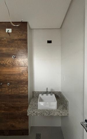 Apartamento à venda com 101m², 2 quartos e 2 vagasBanheiro da Suíte
