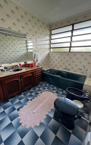 Casa à venda com 940m², 10 quartos e 9 vagas Casa à venda com 940m², 10 quartos e 9 vagasBanheiro da Suíte