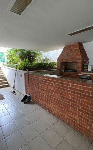 Casa à venda com 940m², 10 quartos e 9 vagas Casa à venda com 940m², 10 quartos e 9 vagasÁrea externa