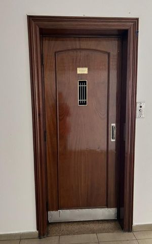 Casa à venda com 940m², 10 quartos e 9 vagas Casa à venda com 940m², 10 quartos e 9 vagaselevador