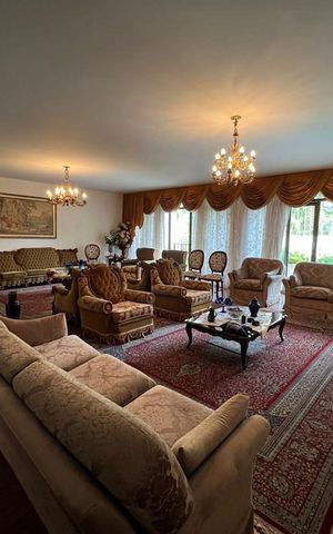 Casa à venda com 940m², 10 quartos e 9 vagas Casa à venda com 940m², 10 quartos e 9 vagasSala