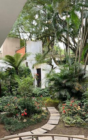 Casa à venda com 940m², 10 quartos e 9 vagas Casa à venda com 940m², 10 quartos e 9 vagasÁrea externa