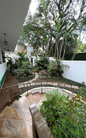 Casa à venda com 940m², 10 quartos e 9 vagas Casa à venda com 940m², 10 quartos e 9 vagasÁrea externa