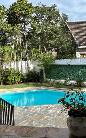 Casa à venda com 940m², 10 quartos e 9 vagas Casa à venda com 940m², 10 quartos e 9 vagasÁrea externa