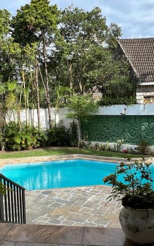 Casa à venda com 940m², 10 quartos e 9 vagas Casa à venda com 940m², 10 quartos e 9 vagasÁrea externa