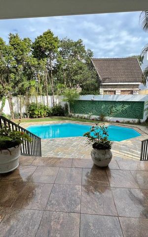 Casa à venda com 940m², 10 quartos e 9 vagas Casa à venda com 940m², 10 quartos e 9 vagasÁrea externa