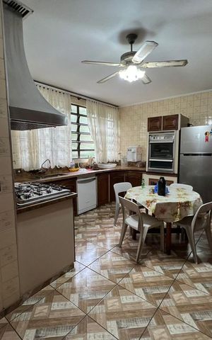 Casa à venda com 940m², 10 quartos e 9 vagas Casa à venda com 940m², 10 quartos e 9 vagasCozinha