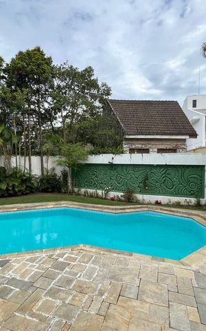 Casa à venda com 940m², 10 quartos e 9 vagas Casa à venda com 940m², 10 quartos e 9 vagasÁrea externa