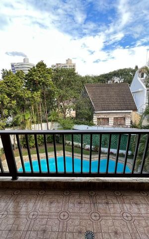 Casa à venda com 940m², 10 quartos e 9 vagas Casa à venda com 940m², 10 quartos e 9 vagasÁrea externa