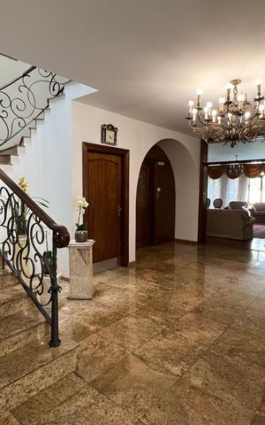 Casa à venda com 940m², 10 quartos e 9 vagas Casa à venda com 940m², 10 quartos e 9 vagasSala