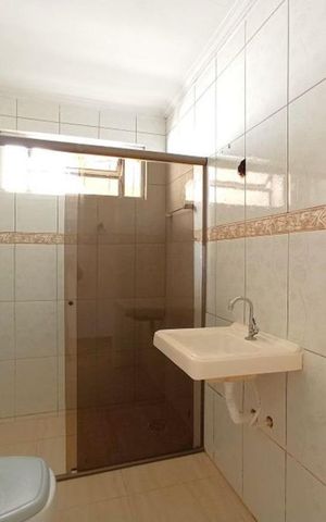Casa para alugar com 250m², 3 quartos e 1 vaga Casa para alugar com 250m², 3 quartos e 1 vagaBanheiro 1