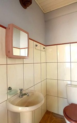 Casa para alugar com 250m², 3 quartos e 1 vaga Casa para alugar com 250m², 3 quartos e 1 vagaBanheiro 2