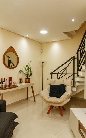 Casa à venda com 175m², 2 quartos e 3 vagas Casa à venda com 175m², 2 quartos e 3 vagasSala