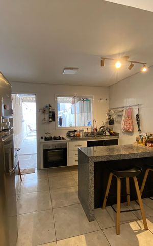 Casa para alugar com 104m², 2 quartos e 2 vagasCozinha