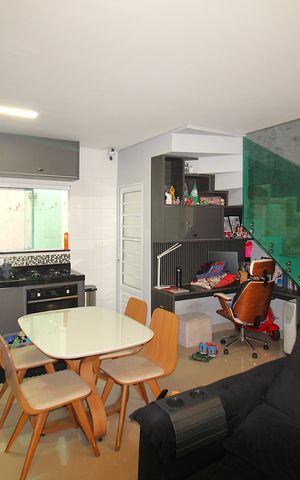 Casa à venda com 75m², 2 quartos e 1 vagaSala / Cozinha