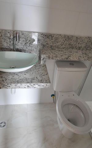 Casa à venda com 86m², 3 quartos e 3 vagasBanheiro do quarto suíte