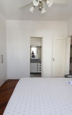 Apartamento à venda com 77m², 2 quartos e 3 vagasQuarto 2 - Suíte