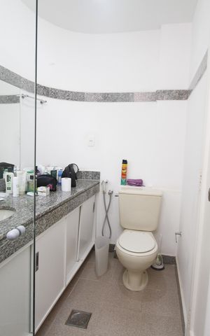 Apartamento à venda com 77m², 2 quartos e 3 vagasBanheiro da Suíte
