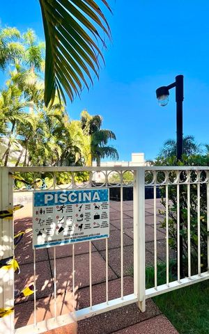 Apartamento à venda com 98m², 2 quartos e 2 vagas Apartamento à venda com 98m², 2 quartos e 2 vagasÁrea comum - Piscina