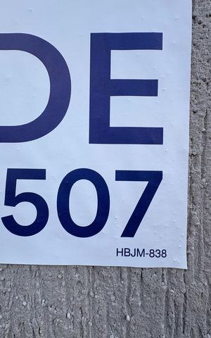 Casa à venda com 110m², 2 quartos e 2 vagas Casa à venda com 110m², 2 quartos e 2 vagasFachada + placa HBJM-838