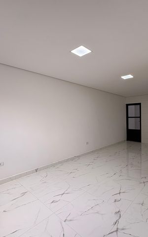 Casa à venda com 110m², 2 quartos e 2 vagas Casa à venda com 110m², 2 quartos e 2 vagasSala