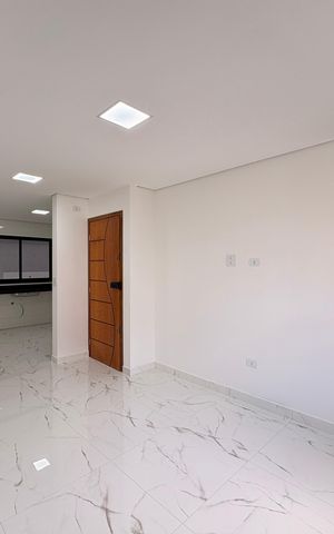 Casa à venda com 110m², 2 quartos e 2 vagas Casa à venda com 110m², 2 quartos e 2 vagasSala