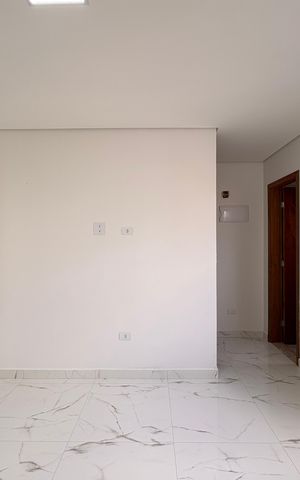 Casa à venda com 110m², 2 quartos e 2 vagas Casa à venda com 110m², 2 quartos e 2 vagasSala