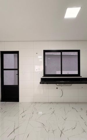 Casa à venda com 110m², 2 quartos e 2 vagas Casa à venda com 110m², 2 quartos e 2 vagasCozinha