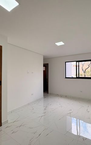 Casa à venda com 110m², 2 quartos e 2 vagas Casa à venda com 110m², 2 quartos e 2 vagasSala