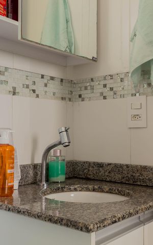 Apartamento para alugar com 60m², 3 quartos e 1 vaga Apartamento para alugar com 60m², 3 quartos e 1 vagaBanheiro da Suíte 1