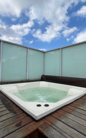 Apartamento à venda com 145m², 3 quartos e 3 vagas Apartamento à venda com 145m², 3 quartos e 3 vagasHidromassagem
