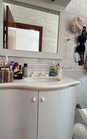 Casa à venda com 200m², 6 quartos e 8 vagas Casa à venda com 200m², 6 quartos e 8 vagasBanheiro suíte 4