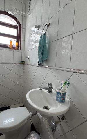 Casa à venda com 200m², 6 quartos e 8 vagas Casa à venda com 200m², 6 quartos e 8 vagasBanheiro de serviço