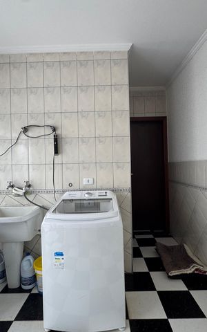 Casa à venda com 200m², 6 quartos e 8 vagas Casa à venda com 200m², 6 quartos e 8 vagasÁrea de Serviço