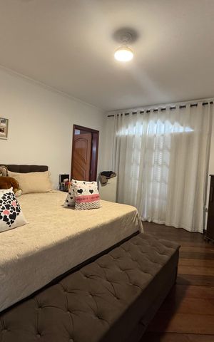 Casa à venda com 200m², 6 quartos e 8 vagas Casa à venda com 200m², 6 quartos e 8 vagasSuíte master