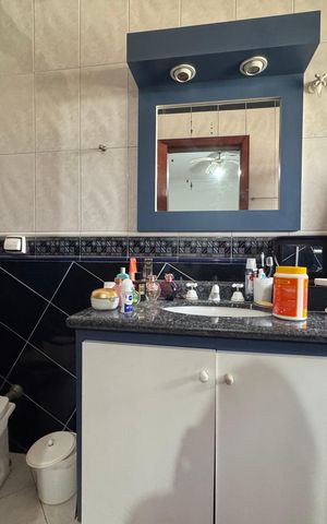 Casa à venda com 200m², 6 quartos e 8 vagas Casa à venda com 200m², 6 quartos e 8 vagasBanheiro suíte 1