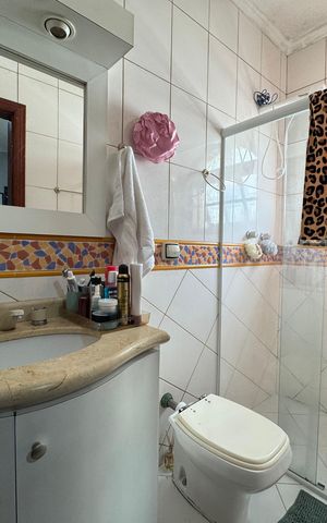 Casa à venda com 200m², 6 quartos e 8 vagas Casa à venda com 200m², 6 quartos e 8 vagasBanheiro suíte 2