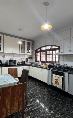 Casa à venda com 200m², 6 quartos e 8 vagas Casa à venda com 200m², 6 quartos e 8 vagasCozinha