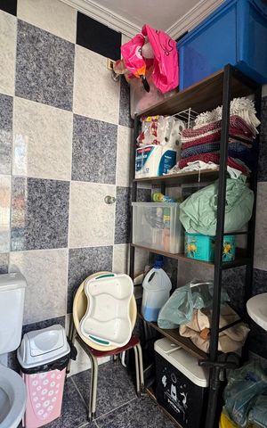 Casa à venda com 200m², 6 quartos e 8 vagas Casa à venda com 200m², 6 quartos e 8 vagasBanheiro externo